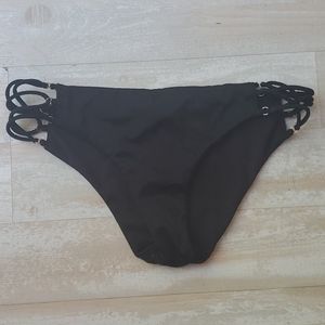 Strappy bikini bottoms